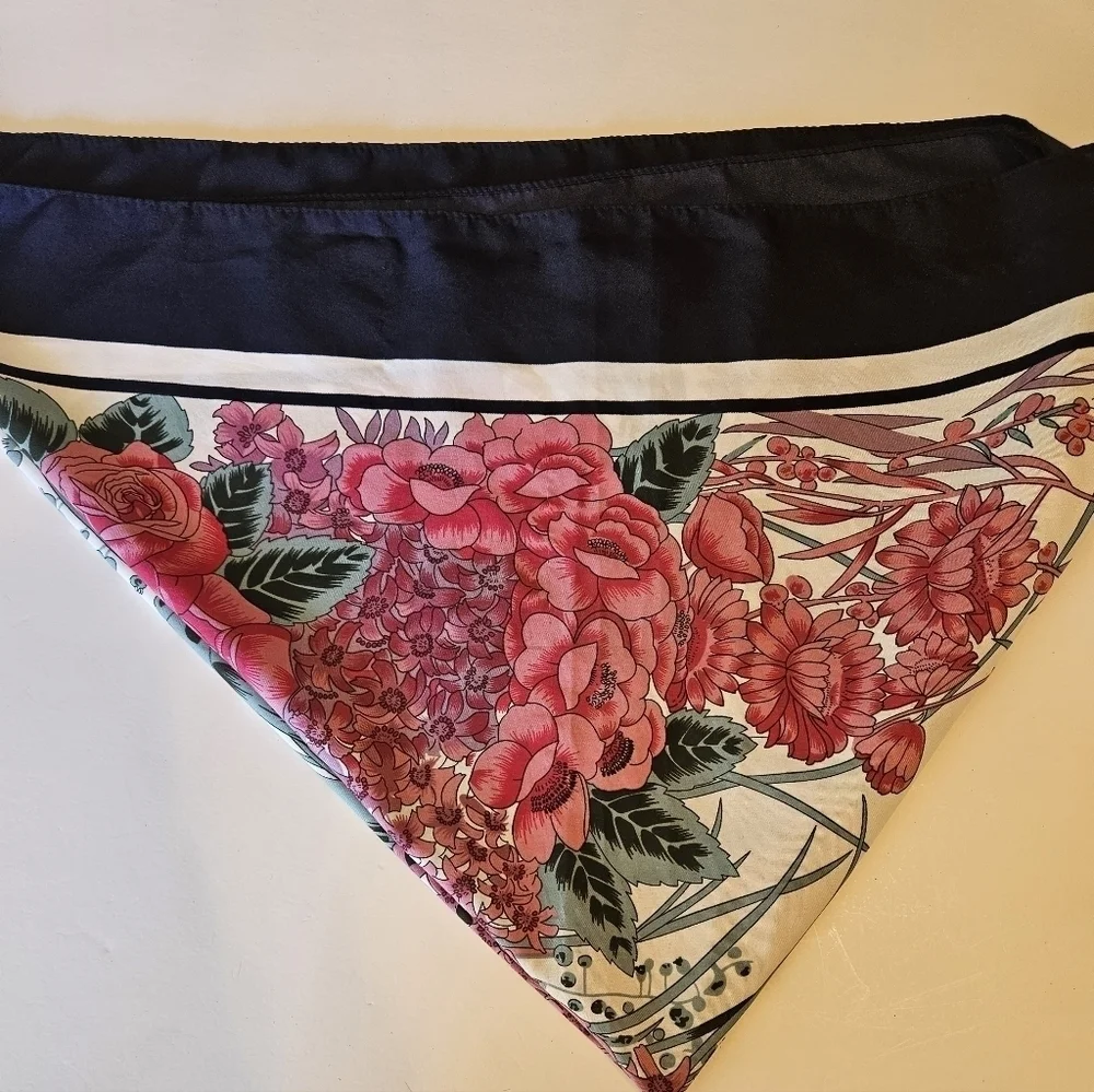 Overseas Advantage INC 100% polyester Blue& pink flowers 27